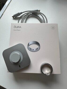 Oura Ring 4 with Box & Charger - Silver - Size 9